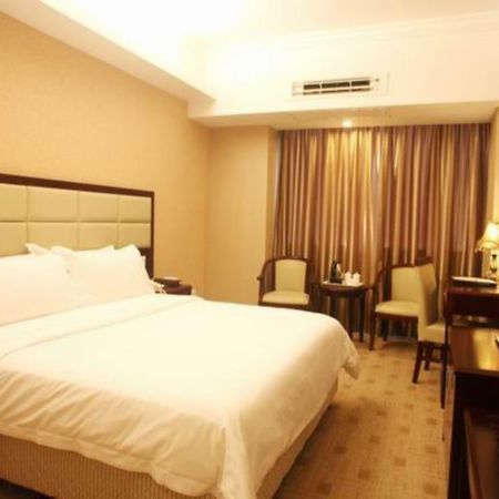 Vienna Meilong Branch Hotel เซินเจิ้น ภายนอก รูปภาพ